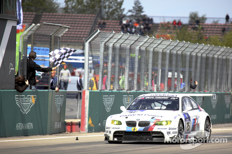 Zieldurchfahrt: #25 BMW Motorsport, BMW M3 E92: Jörg Müller, Augusto Farfus, Uwe Alzen, Pedro Lamy