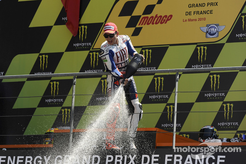 Podium: race winner Jorge Lorenzo, Fiat Yamaha Team celebrates