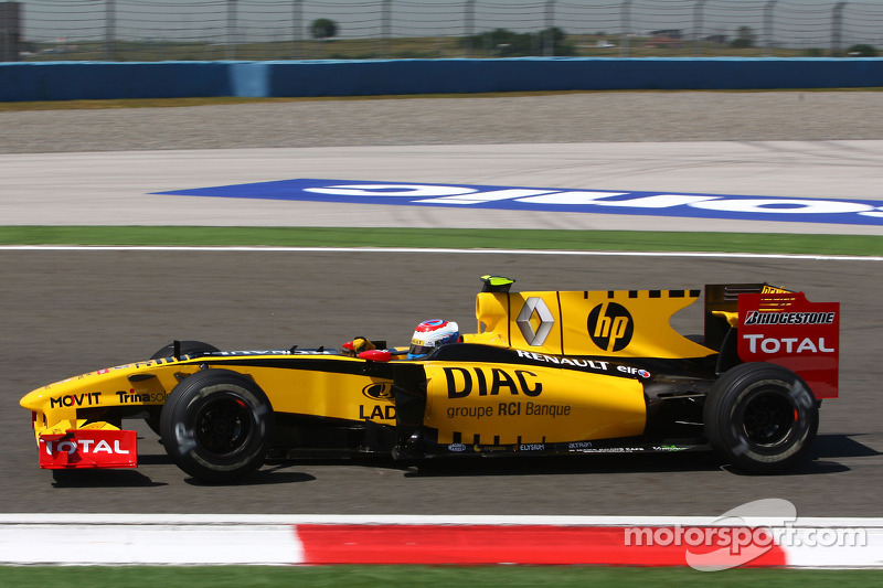 Vitaly Petrov, Renault F1 Team