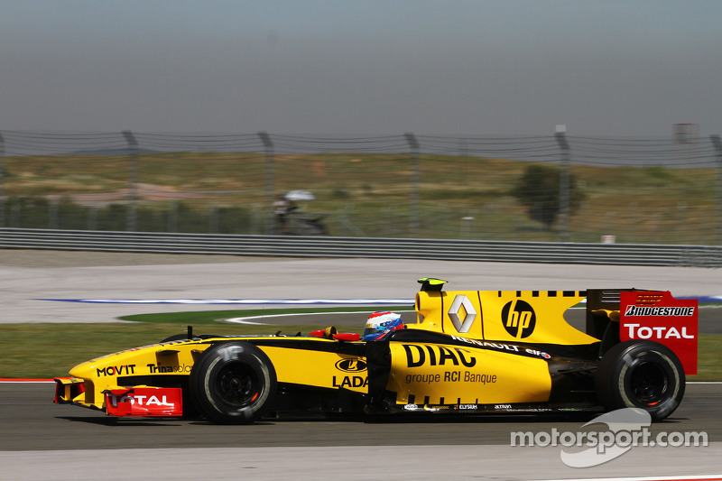 Vitaly Petrov, Renault F1 Team