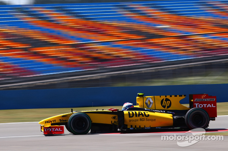 Vitaly Petrov, Renault F1 Team