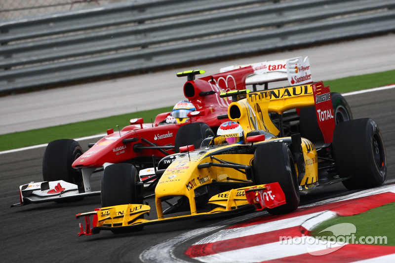 Vitaly Petrov, Renault F1 Team ve Fernando Alonso, Scuderia Ferrari
