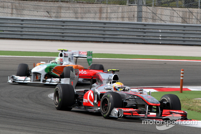 Lewis Hamilton, McLaren Mercedes ve Vitantonio Liuzzi, Force India F1 Team