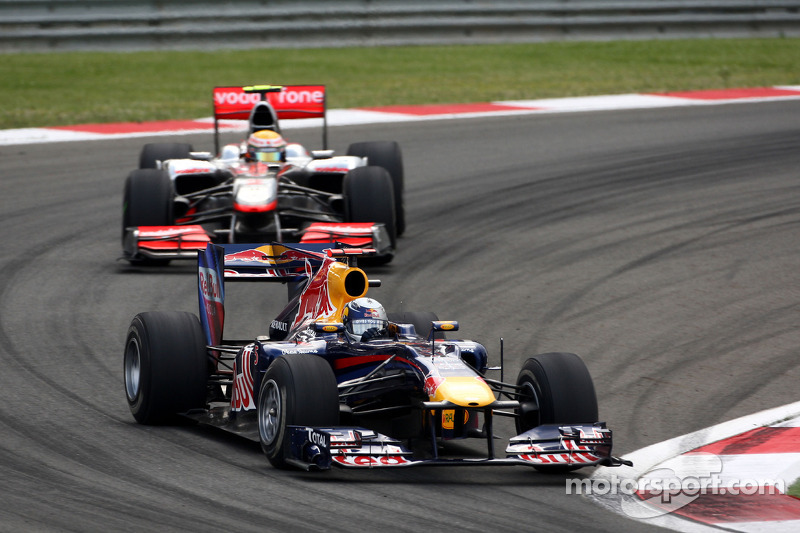 Sebastian Vettel, Red Bull Racing ve Lewis Hamilton, McLaren Mercedes