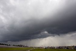 Rain threatens the start