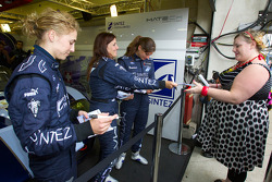 Rahel Frey, Natacha Gachnang and Cyndie Allemann with a colorful fan