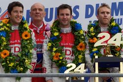 LMP1-Podium: 1. Mike Rockenfeller, Romain Dumas und Timo Bernhard mit Wolfgang Ullrich