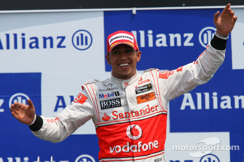 Podyum: Yarış galibi Lewis Hamilton, McLaren Mercedes