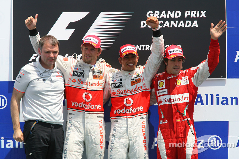 Podyum: Yarış galibi Lewis Hamilton, McLaren Mercedes, 2. Jenson Button, McLaren Mercedes ve 3. Fern