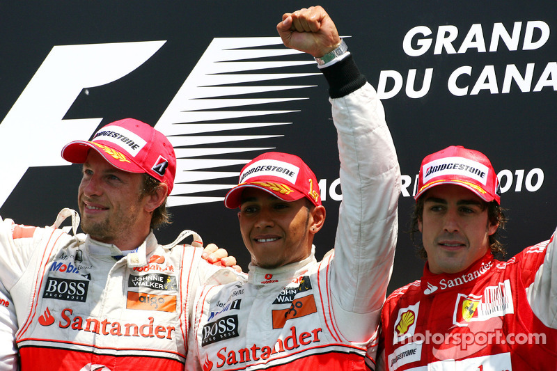 Podyum: Yarış galibi Lewis Hamilton, McLaren Mercedes, 2. Jenson Button, McLaren Mercedes ve 3. Fern