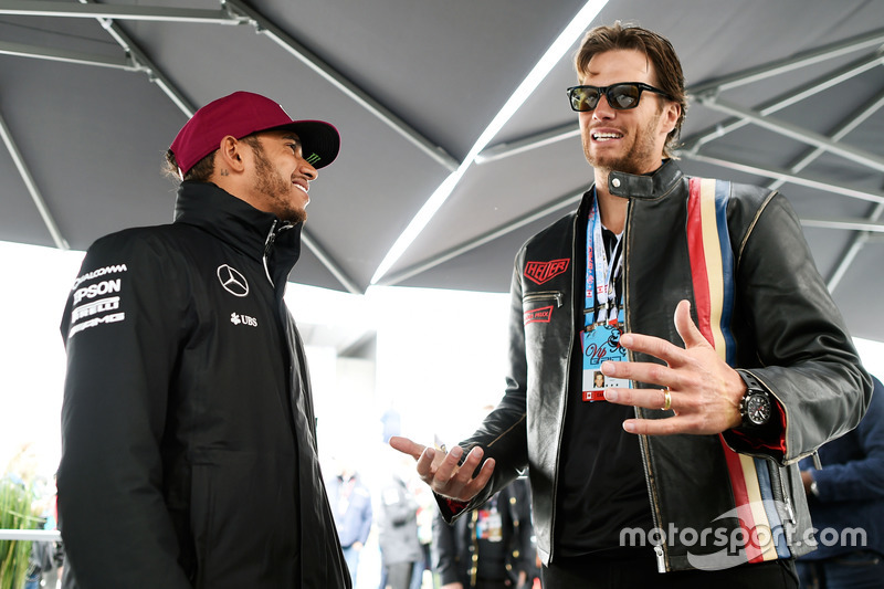 Lewis Hamilton, Mercedes AMG F1 con Tom Brady, Quarterback de patriotas de Nueva Inglaterra