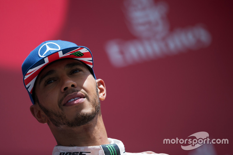 [Resim: f1-british-gp-2016-race-winner-lewis-ham...podium.jpg]