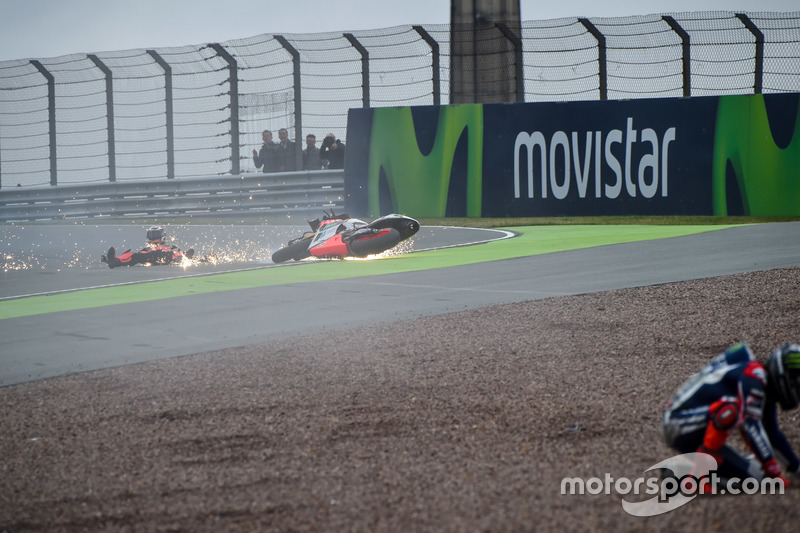 Stefan Bradl, Aprilia Racing Team Gresini y Jorge Lorenzo, Yamaha Factory Racing accidente