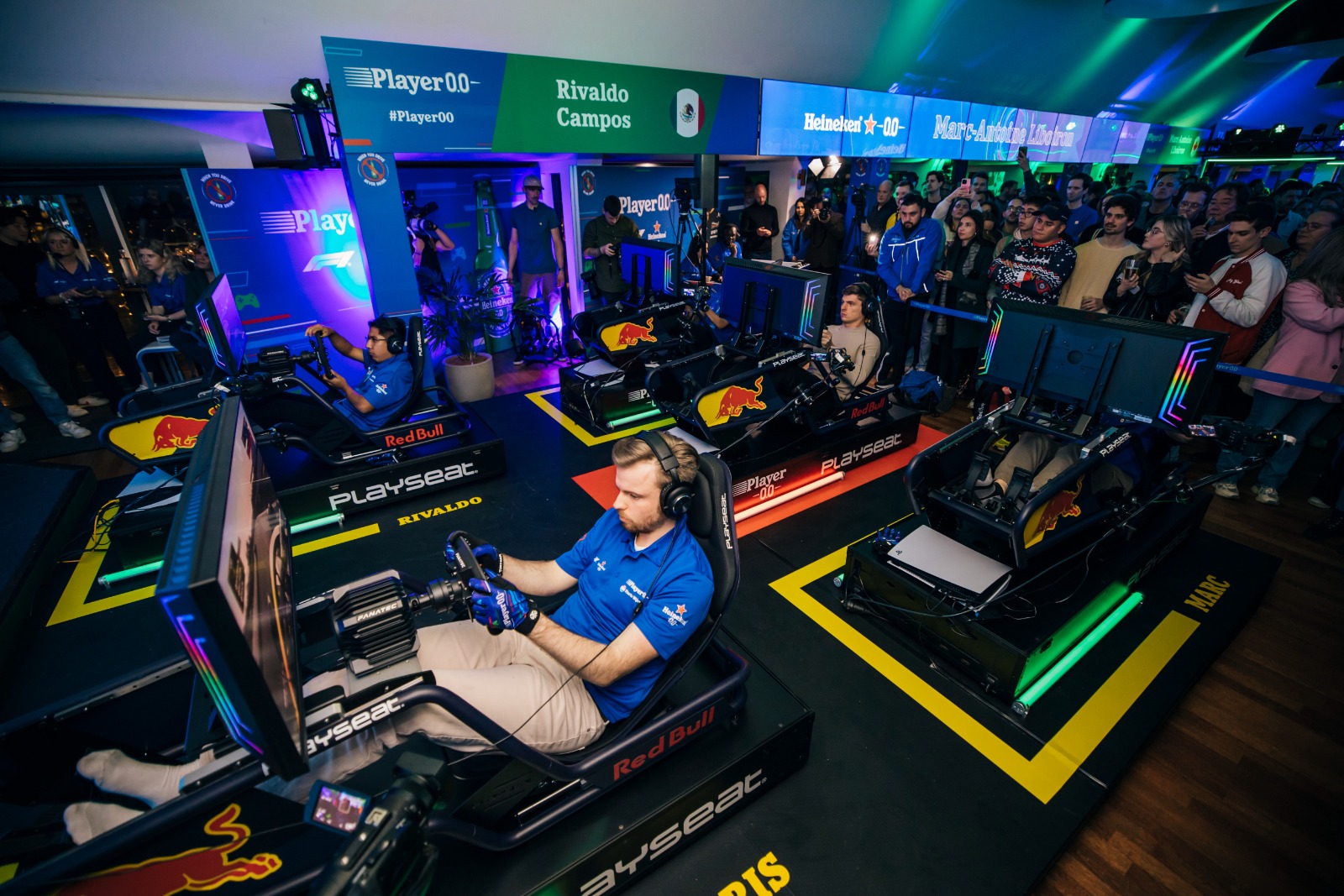 Bij de finale van Player 0.0 streden simracers tegen Max Verstappen.