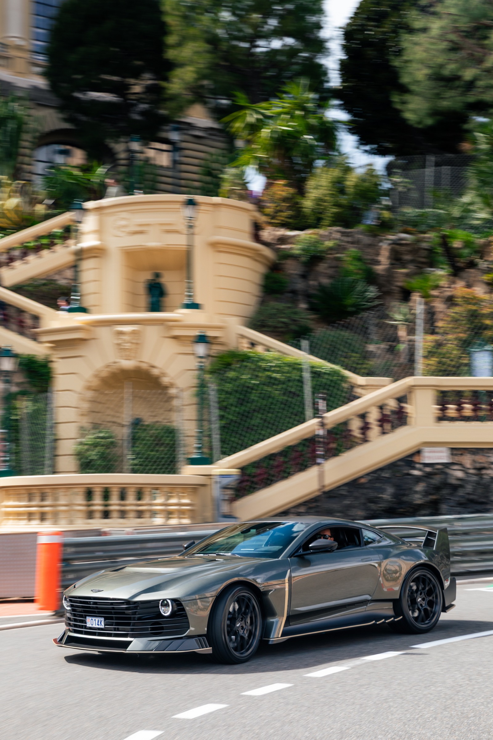 Alonso con el Valiant en Montecarlo