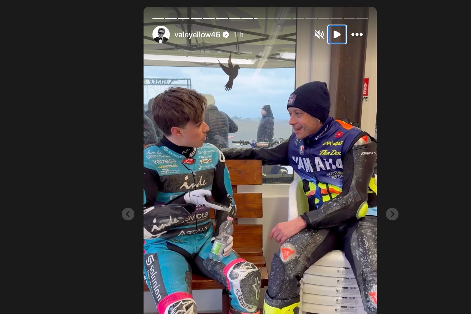 Pantallazo de las historias del Instagram de Valentino Rossi, donde el italiano saluda a Pedro Acosta