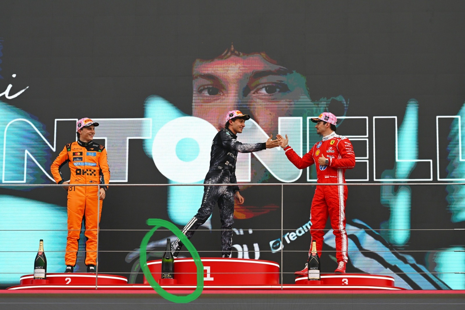 Andrea Kimi Antonelli moest het zondag doen met rozenwater...