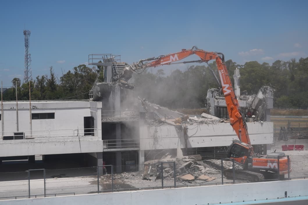 La primera etapa implica la demolición del edificio de boxes del Autódromo (Foto: Prensa GCBA)