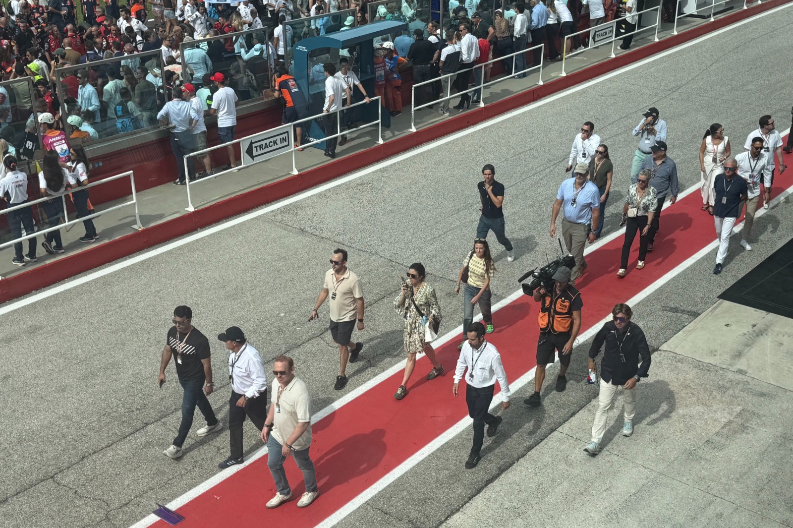 El grupo de miembros de Liberty Media el pasado domingo en el pitlane del Circuito de Misano