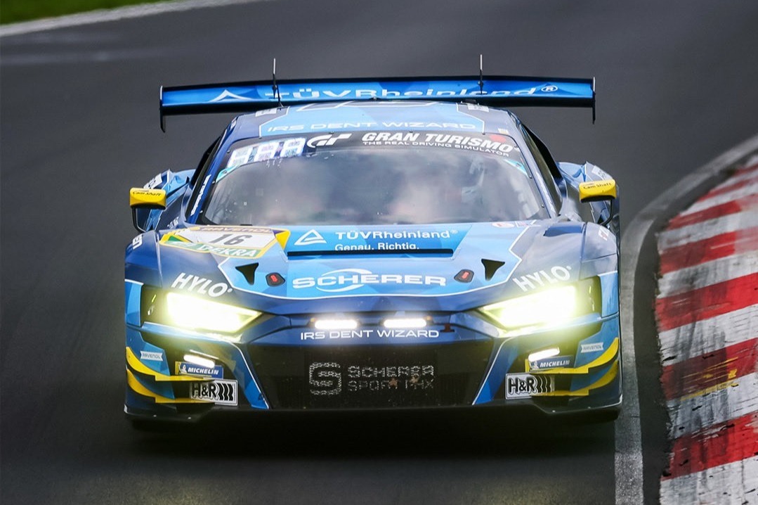 Christopher Haase, Alexander Sims en Ben Green wonnen race 2 met de #16 Audi R8 LMS GT3 EVO II