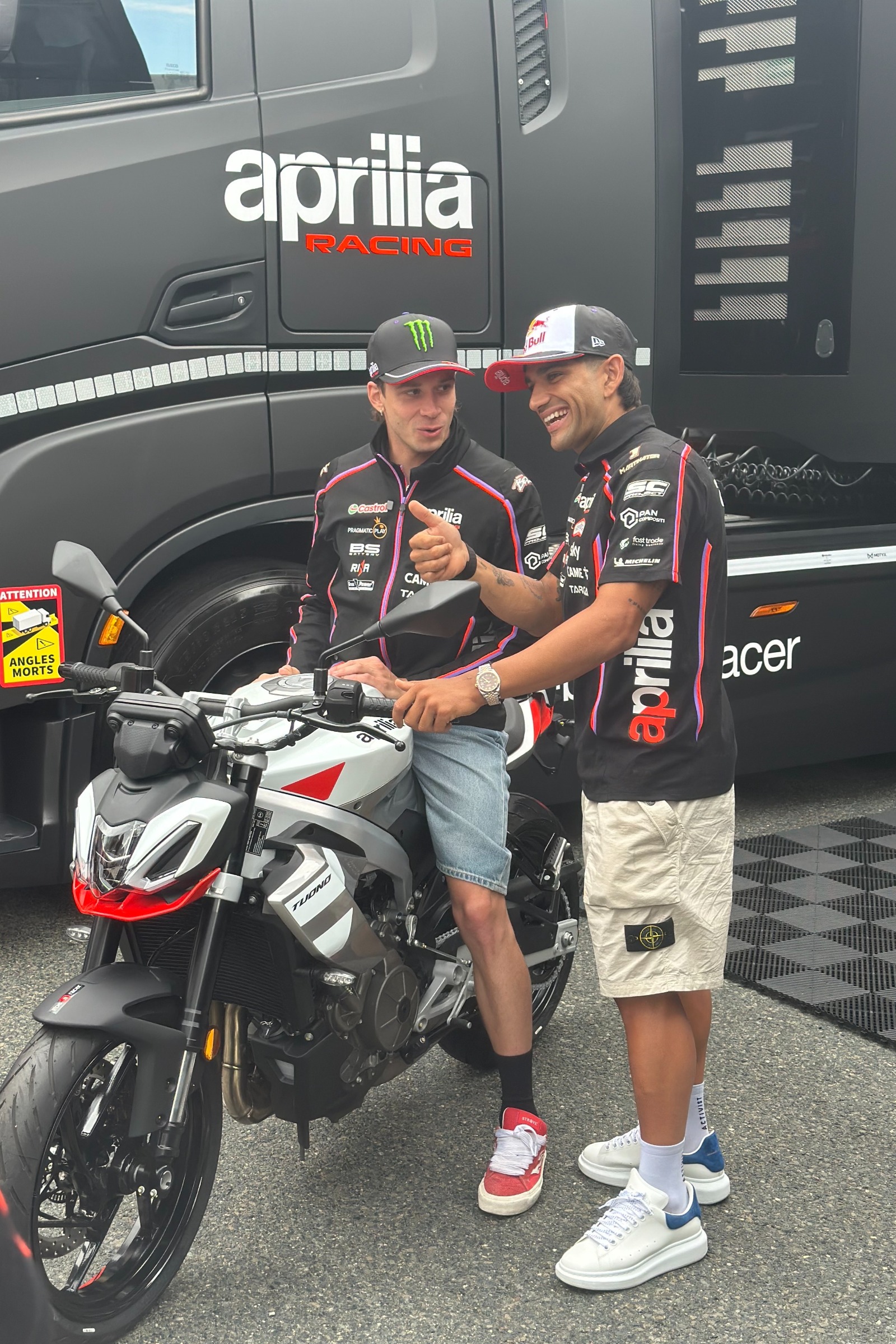 Bezzecchi y Martín, Aprilia ya tiene junta a su alineación titular