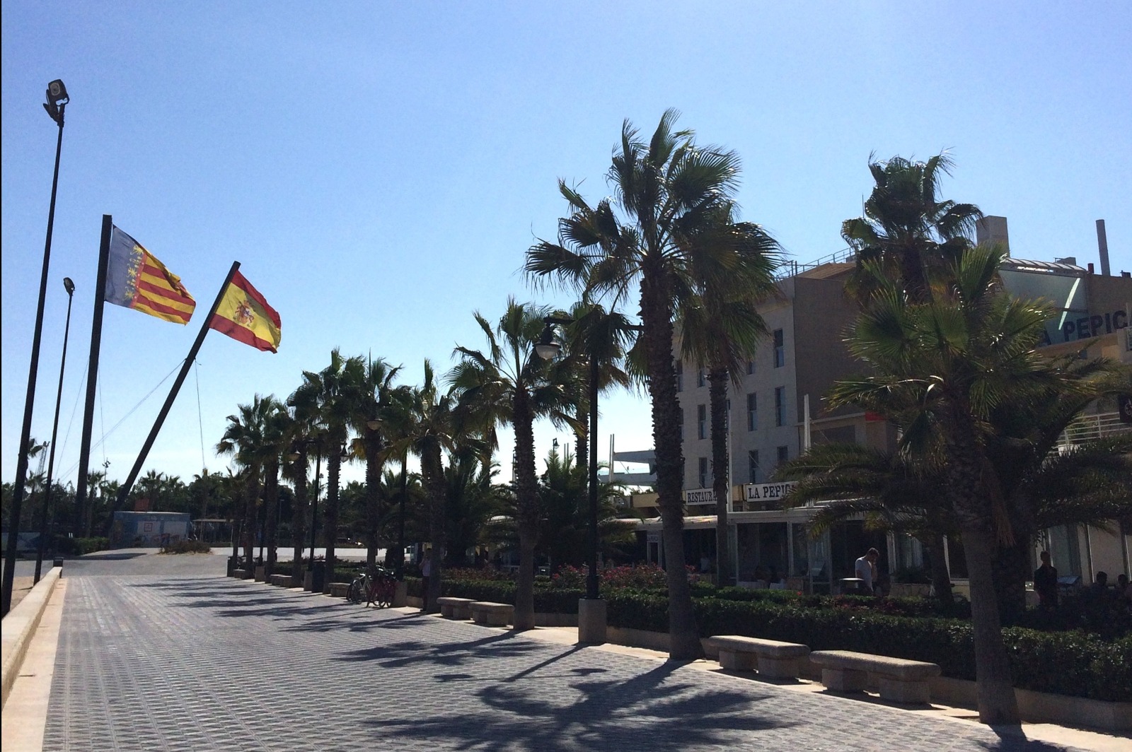 Uitzicht vanaf het strand van Valencia richting het voormalige circuit. 