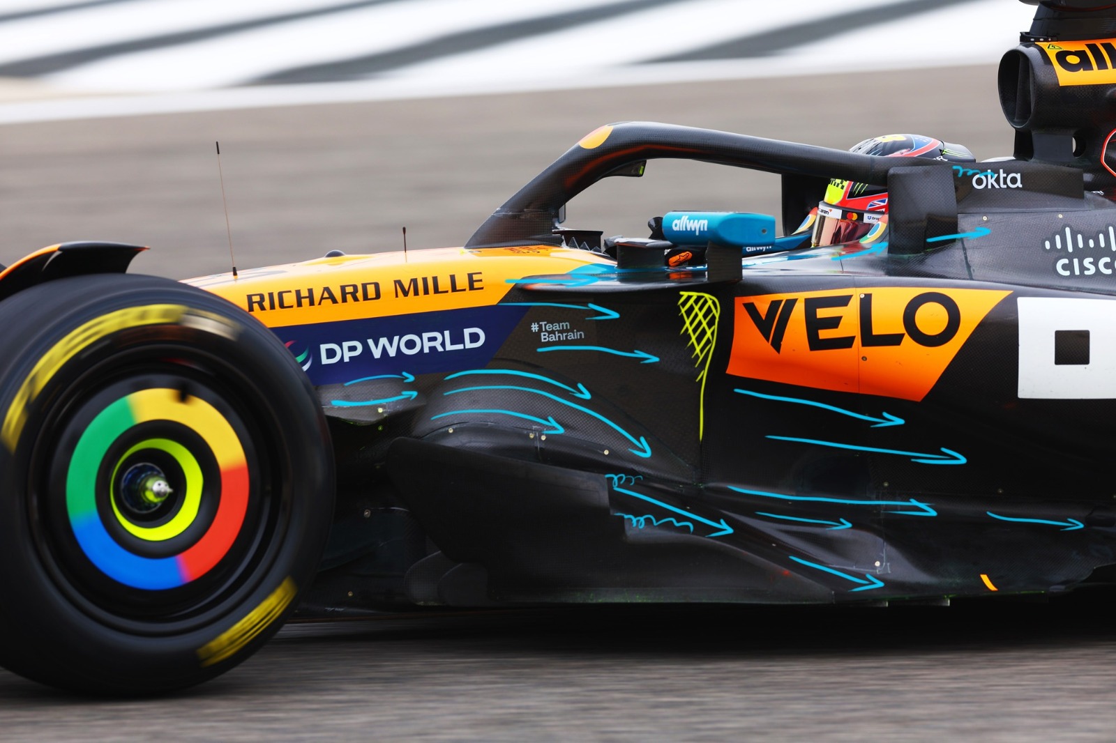 The McLaren MCL39 sidepod features a more noticeable channel that connects the floor to the chassis