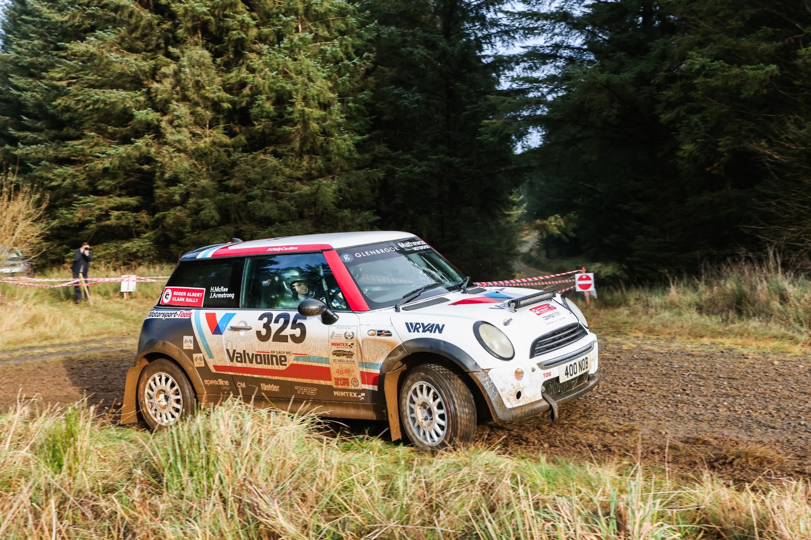 McRae fez sua estreia como piloto 30 anos depois que seu pai, Colin, conquistou o título do WRC