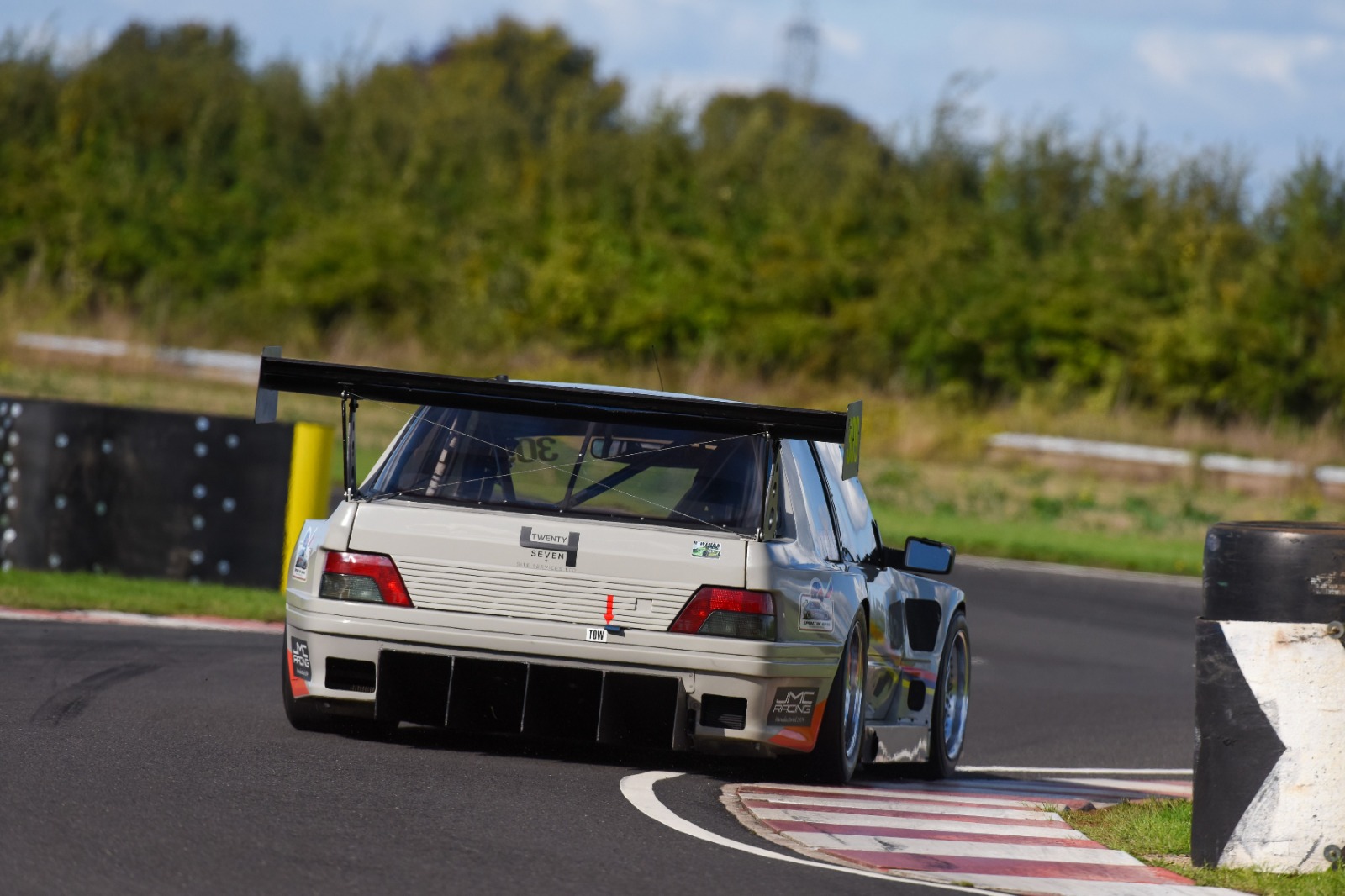 Morris marked his first Combe outing for over 35 years with a Special Saloons & Modsports win