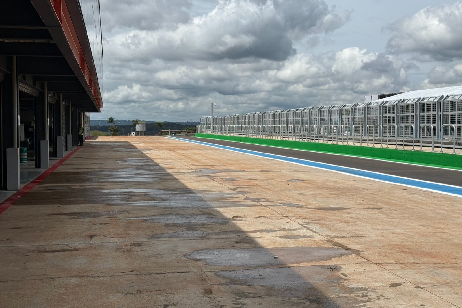 El pitlane del Circuito de Goiania el martes por la mañana