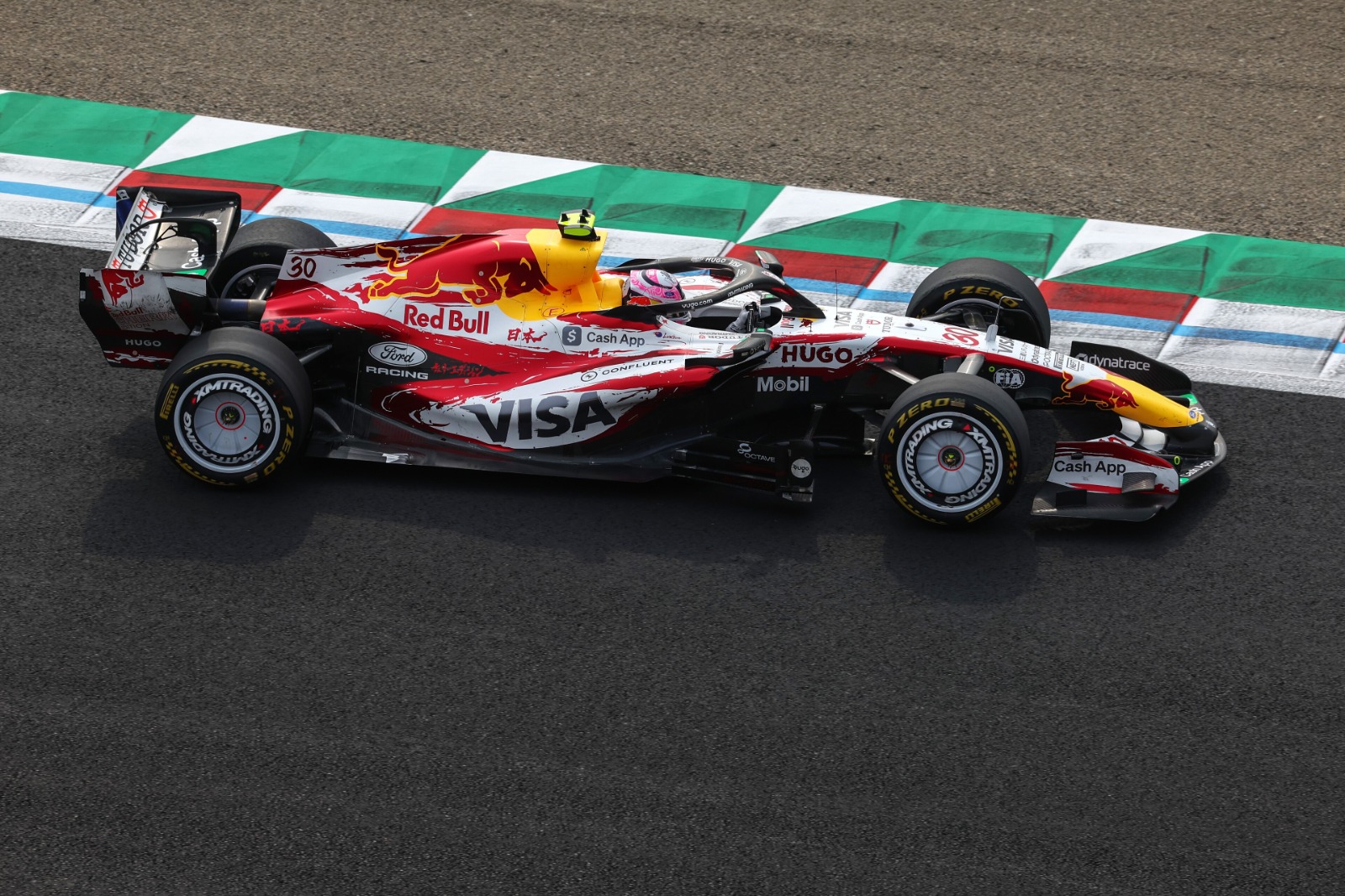 Liam Lawson in actie op Suzuka