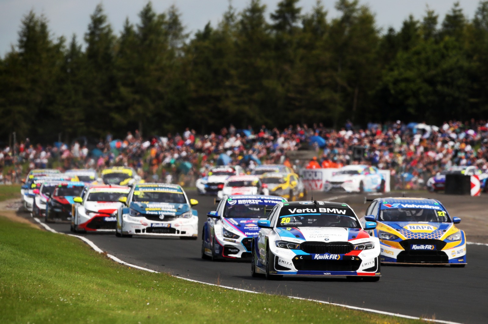 Turkington ended up taking the pole in qualifying and dominated the opening race