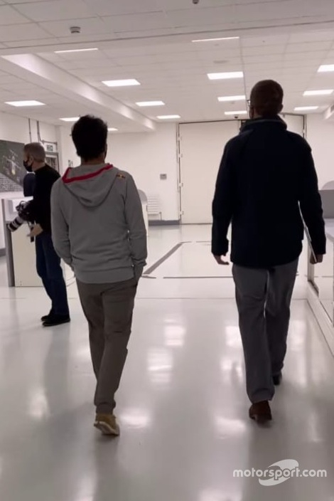 Sergio Pérez en su recorrido por Red Bull Racing.