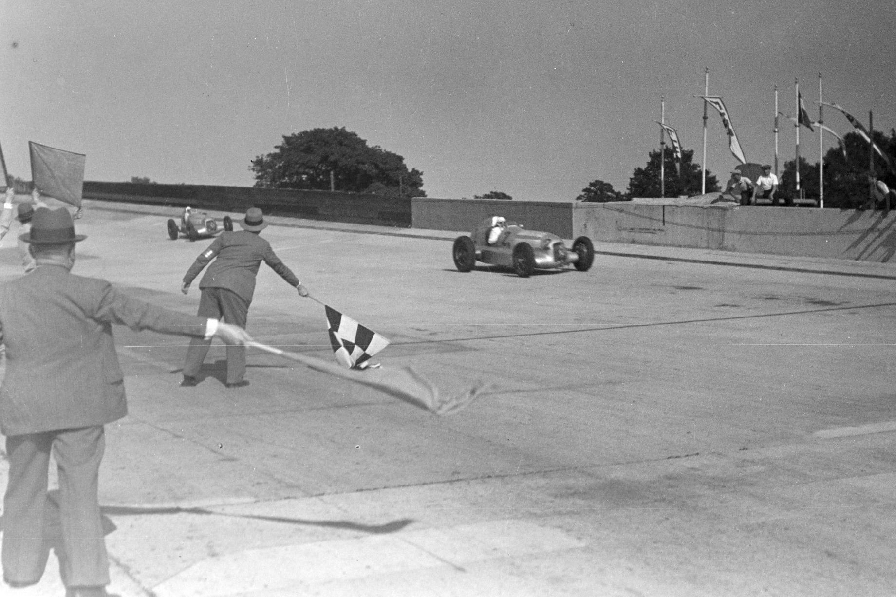 Caracciola wins 1935 French GP