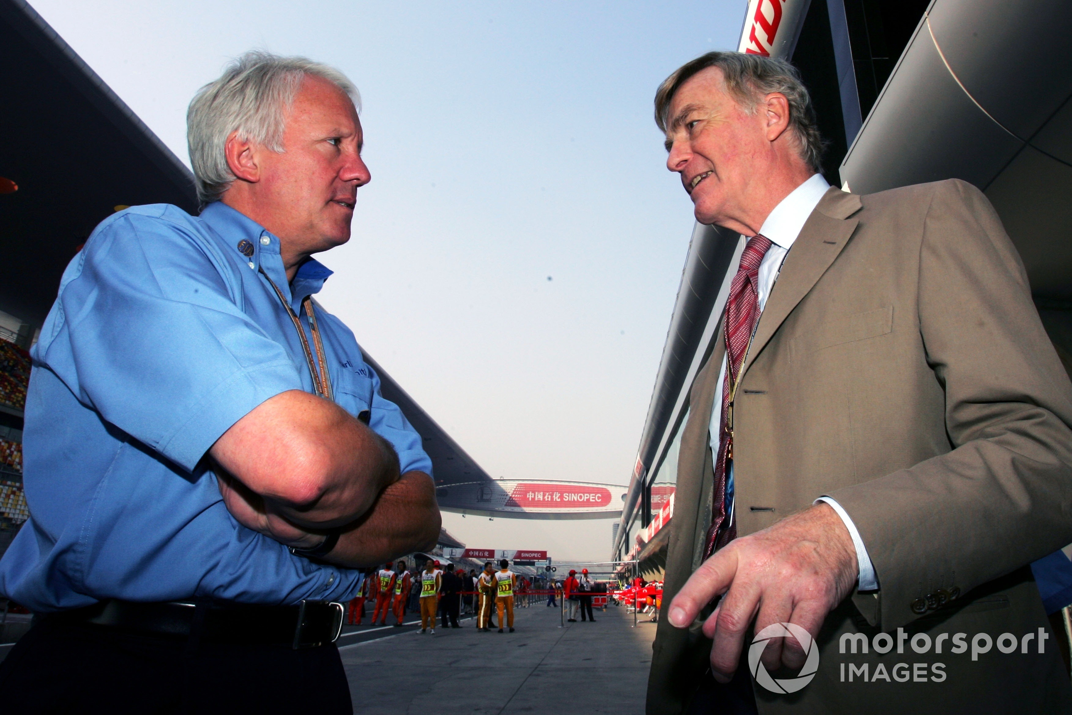 Charlie Whiting talks with Max Mosley at the 2005 Chinese Grand Prix
