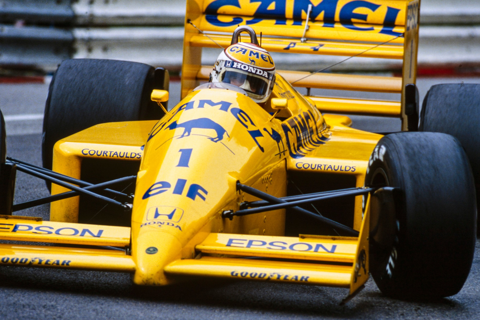 Piquet brought the #1 with him from Williams for 1988, but it wasn't befitting of Lotus's place in the pecking order