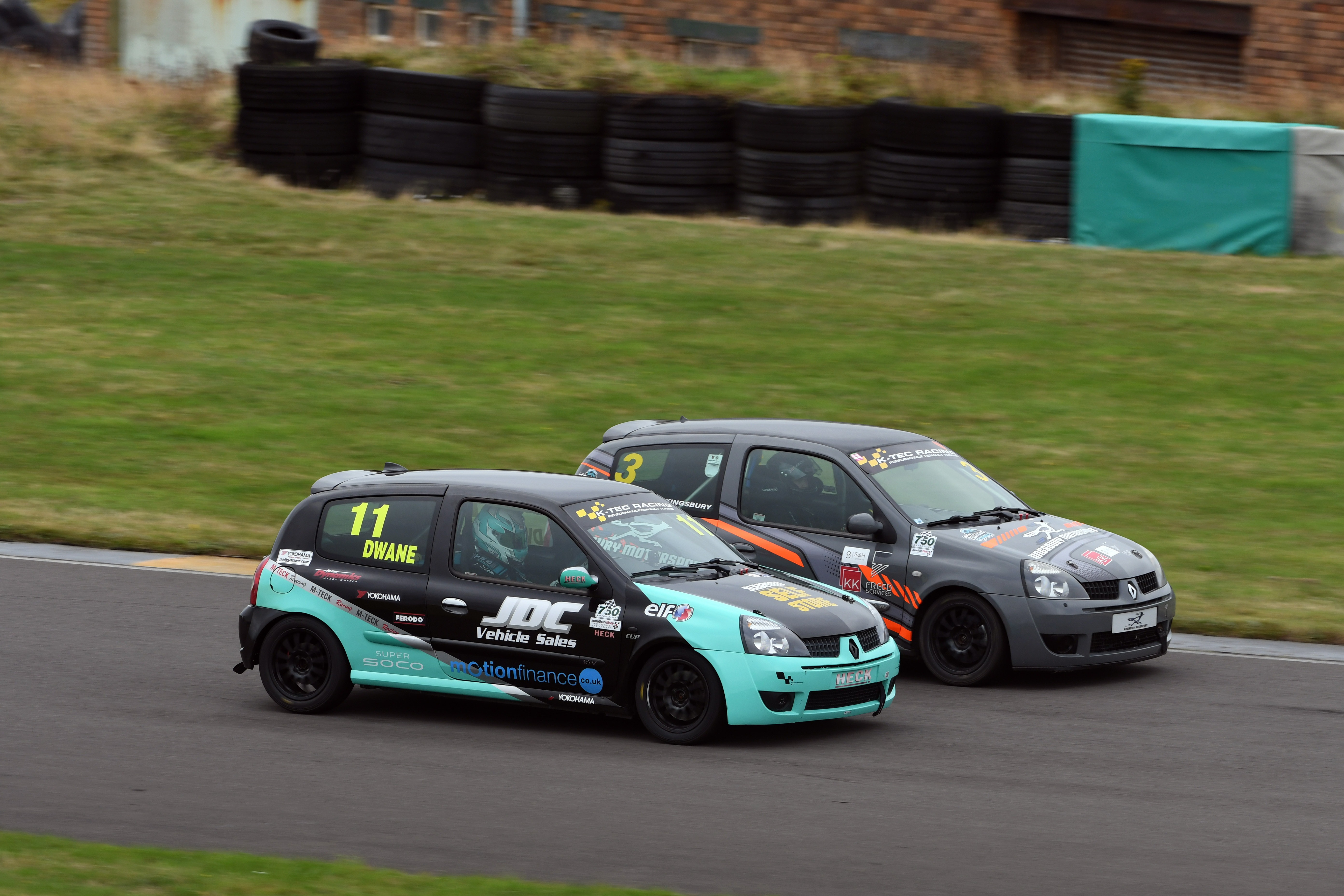 Jack Dwane (l) and Jack Kingsbury battled for Clio 182 honours