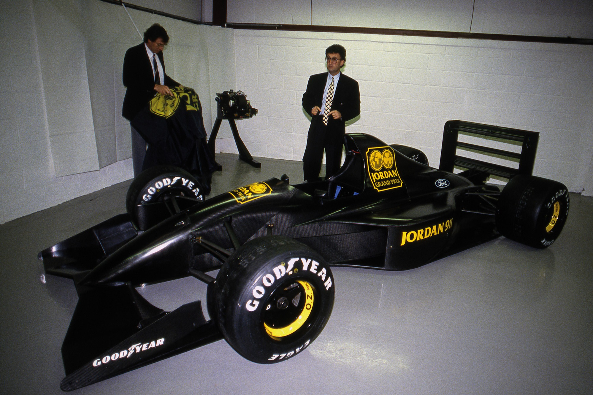 La première F1 Jordan était connue sous le nom de 911, ce qui a déplu à Porsche. Eddie Jordan a accepté de changer le nom en échange d'une voiture du constructeur allemand