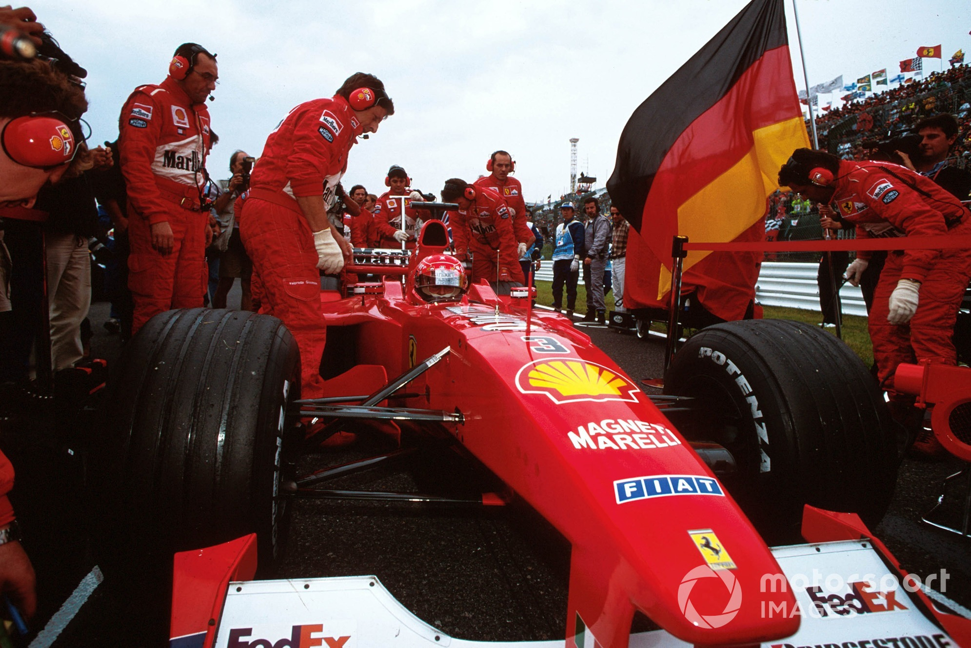 Schumacher on the grid before the 2000 Japanese GP, where he would go on to secure victory and the F1 world drivers' title