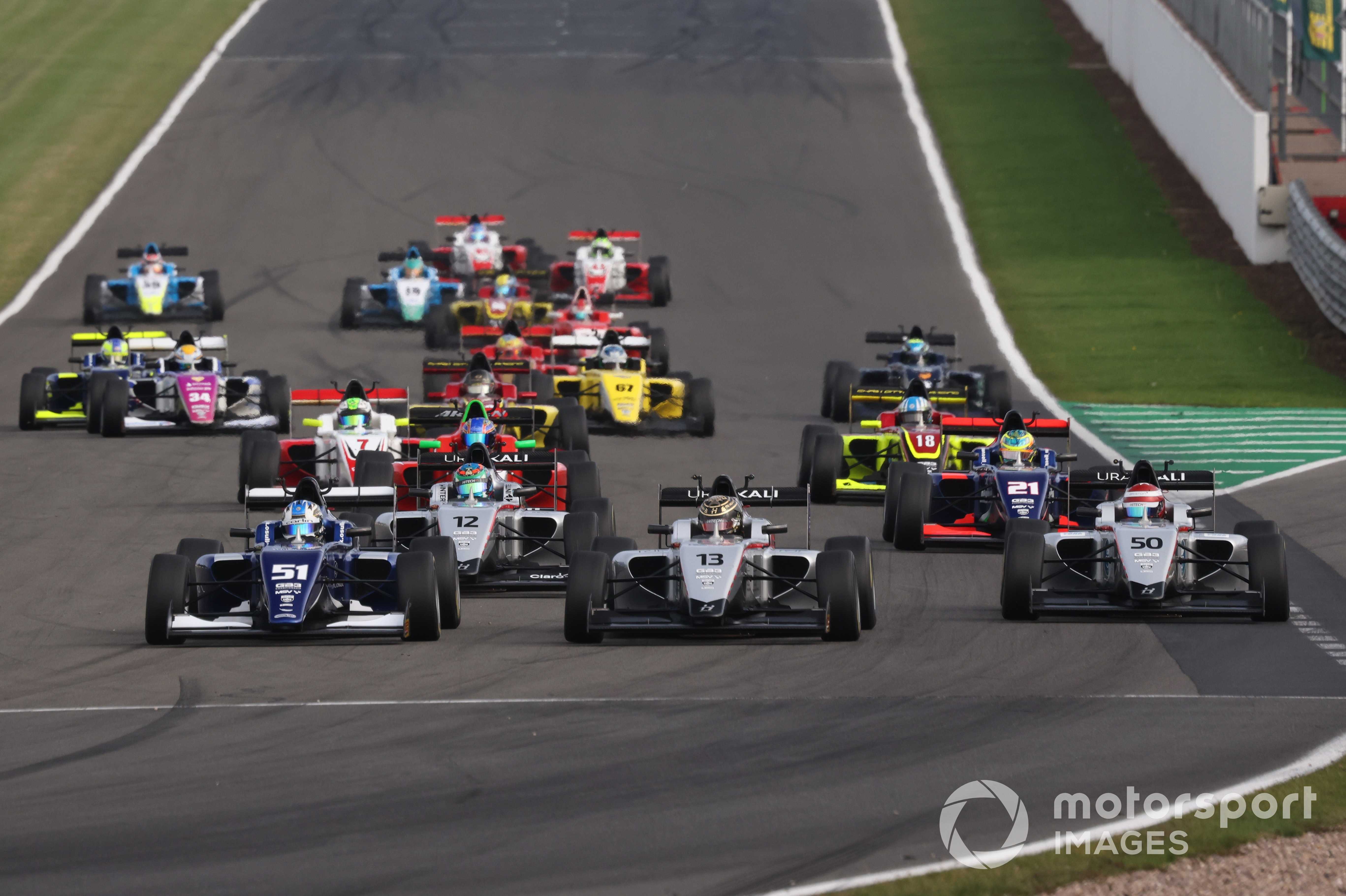 Zak O'Sullivan (left, Carlin), GB3 Championship, Donington Park 2021