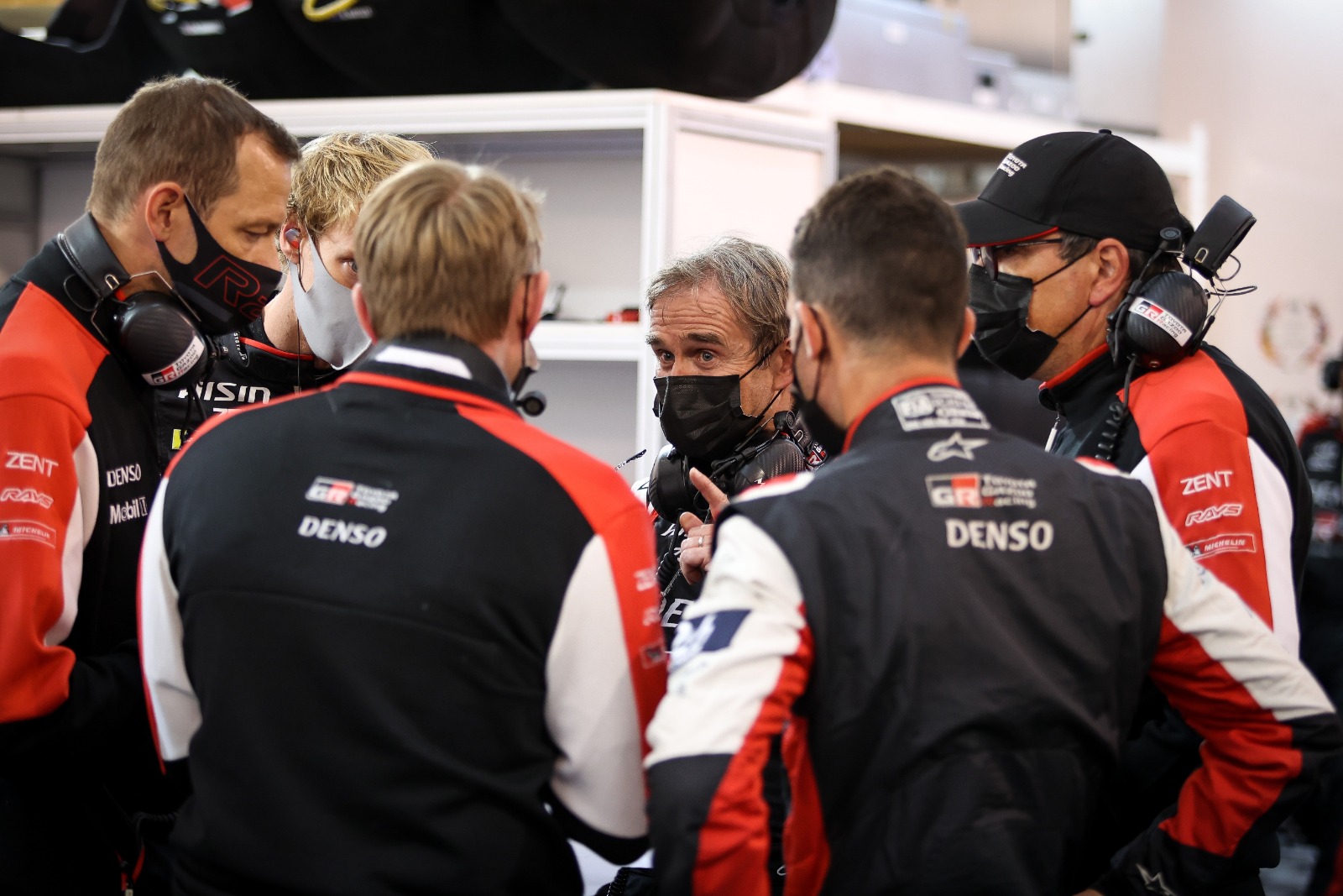 Vasselon holds an impromptu in-race meeting with drivers Hartley and Kobayashi, advisor Alex Wurz and team director Rob Leupen