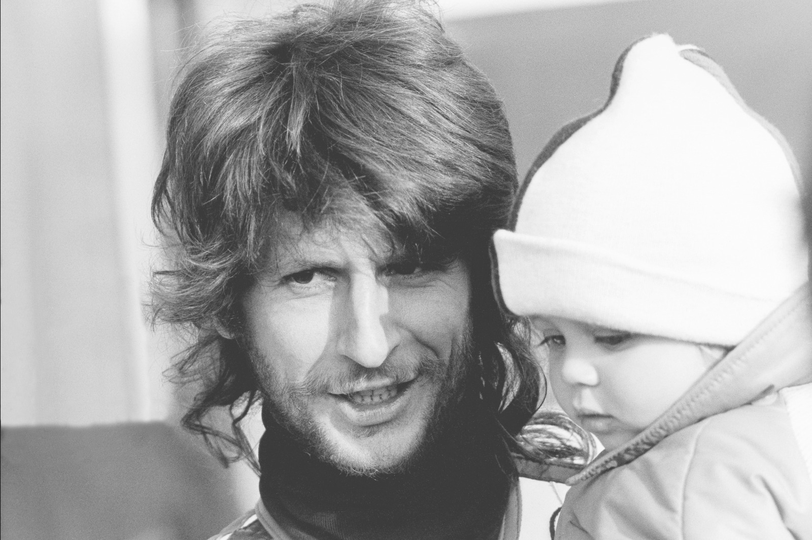 Graziano Rossi met zijn zoon Valentino in maart 1980, de eerste foto die Keulemans van de jonge Rossi maakte.