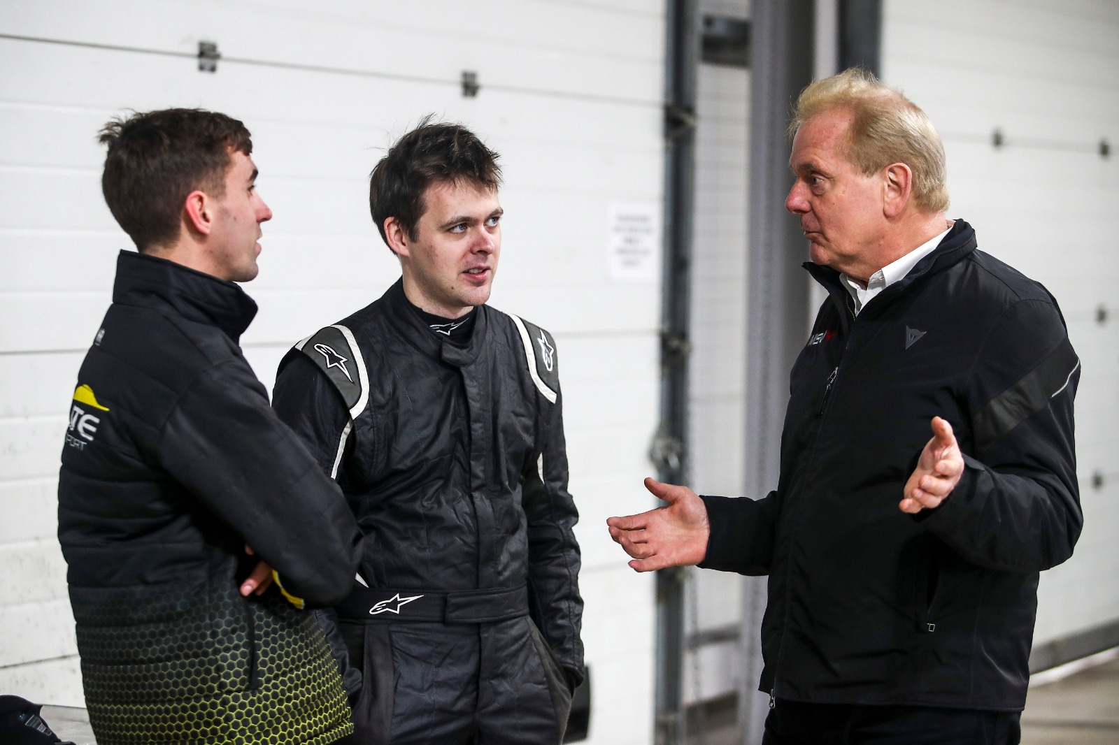 Palmer gives Mackley a run-down of what to expect from the new-for-2022 GB3 racer
