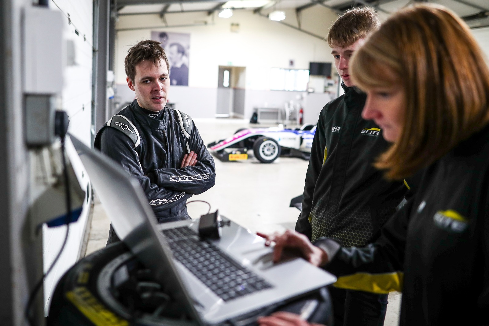 Engineer Shaw and benchmark driver Lebbon give Mackley tips on unleashing more speed from the Tatuus chassis