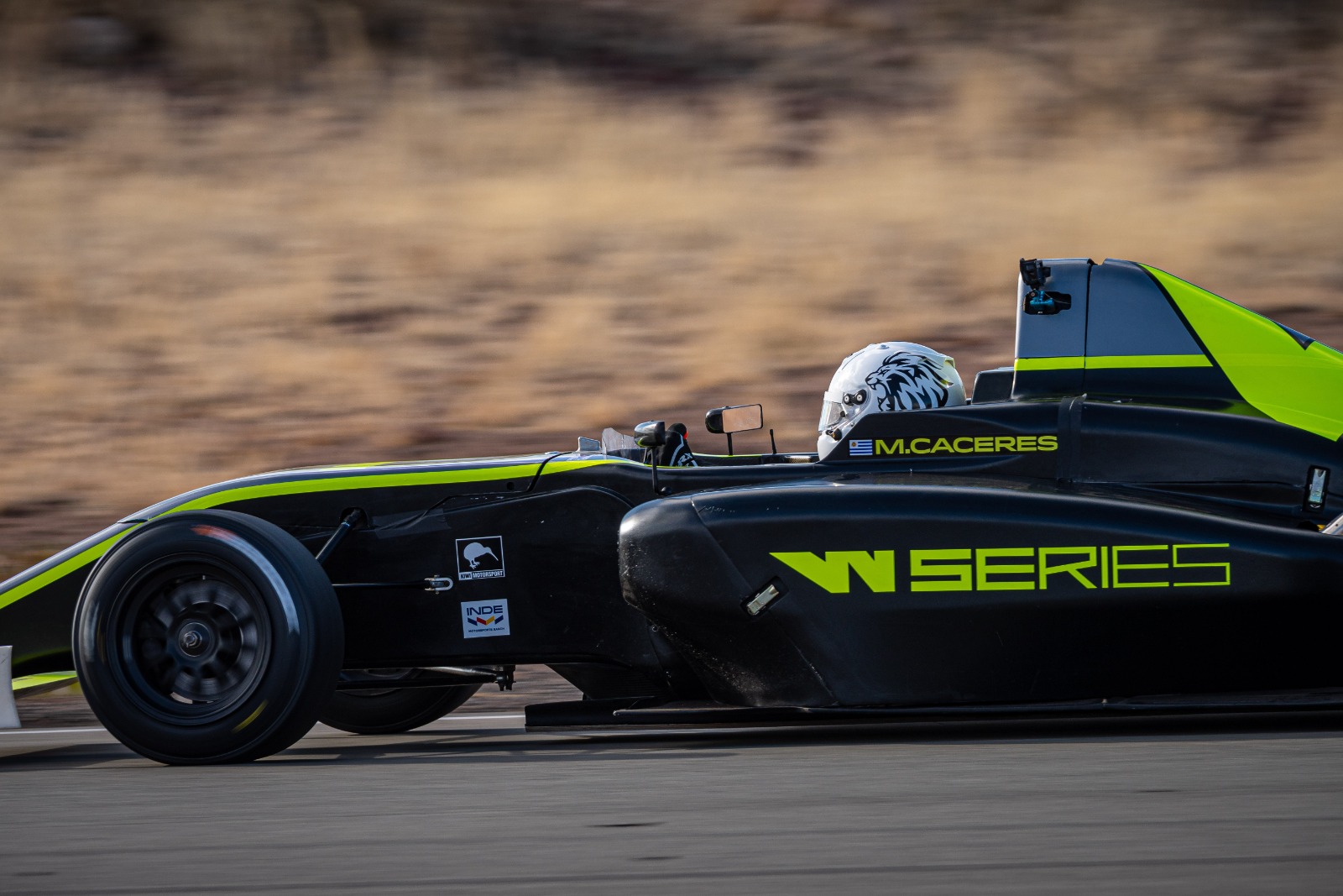 Maite Cáceres durante el test que realizó con la W Series en febrero pasado en Arizona.