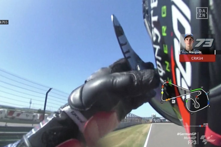 La visera del casco de Quartararo desenganchada