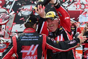 Kurt Busch, Stewart-Haas Racing Chevrolet crew chief Tony Gibson